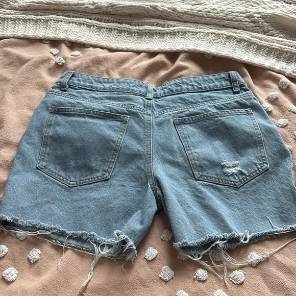 Edikted Low Rise Blue Jean Shorts - Picture 4 of 4